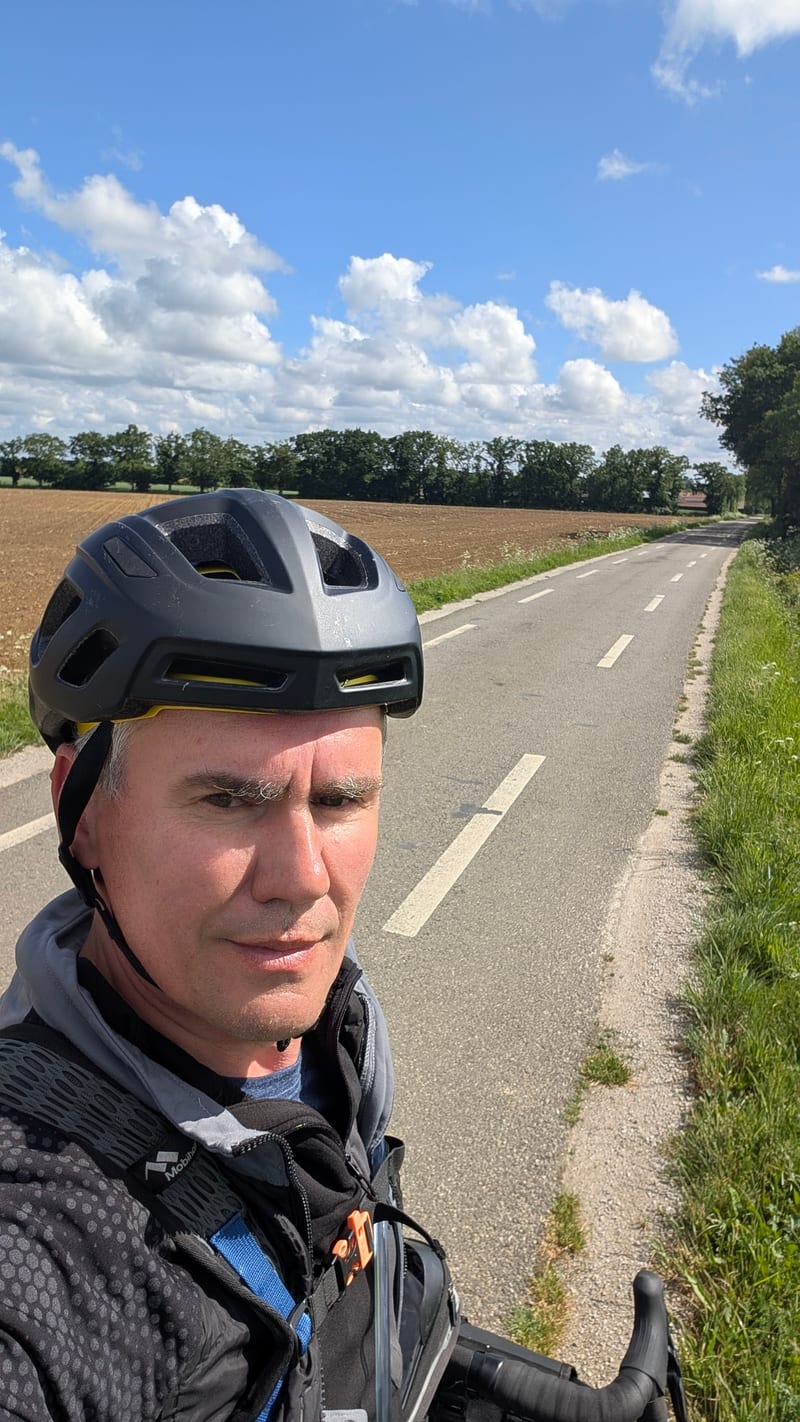 Stéphane Celton sur la route, vélo en selfie