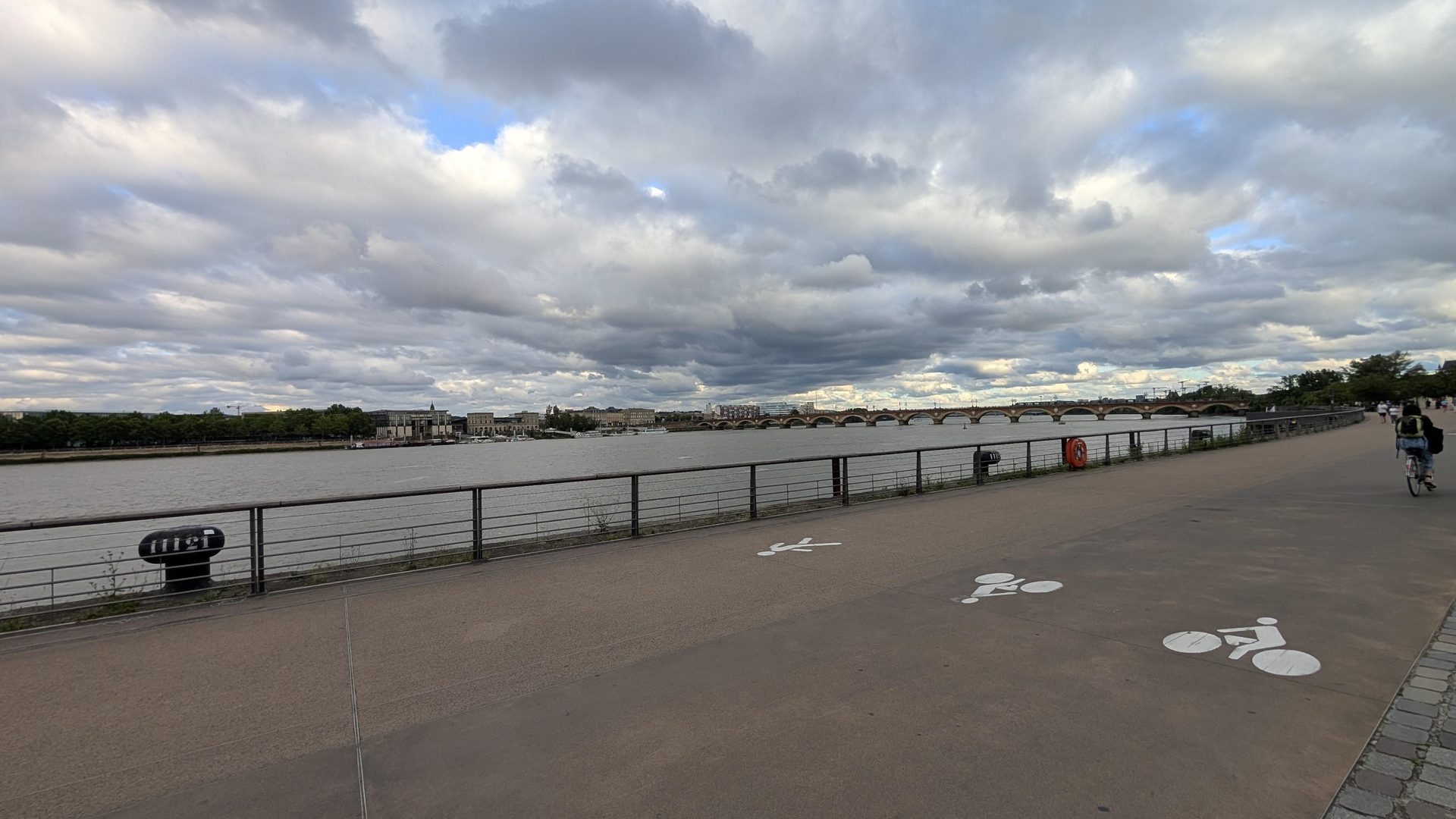 Étape TourData sur les quais de Bordeaux