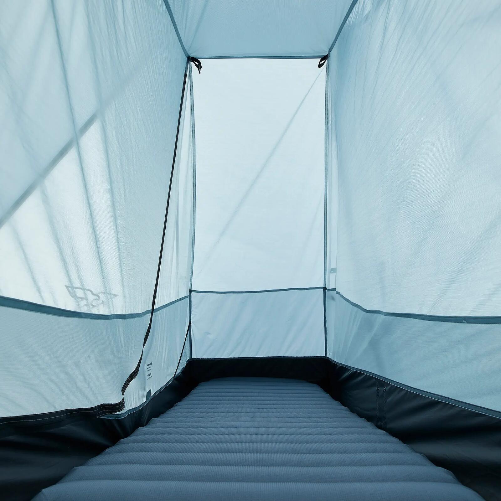 Intérieur de la tente tarp MT900 une place avec matelas